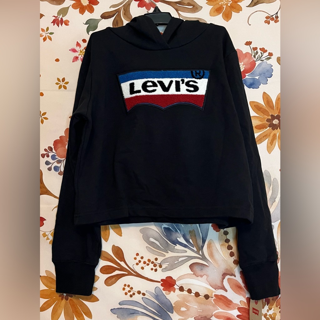 Nwt Levi’s Girls L Black Batwing Fuzzy Logo Crop School Preppy Hoodie Sweatshirt